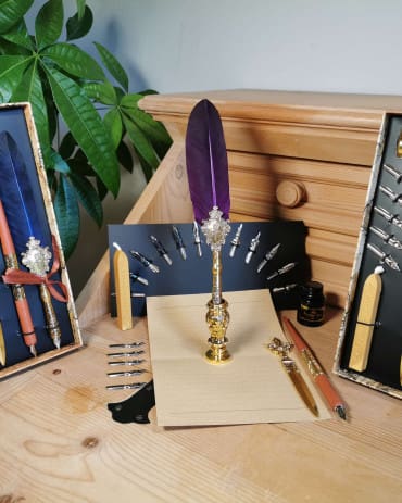 Kalligraphie Set mit Schreibfeder; Tinte und Wachs, Feder Set mit Tinte